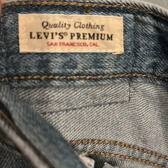 Levi’s premium High Loose Women’s 28 frayed hem jeans - Picture 13 of 14